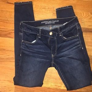 AMERICAN EAGLE JEANS